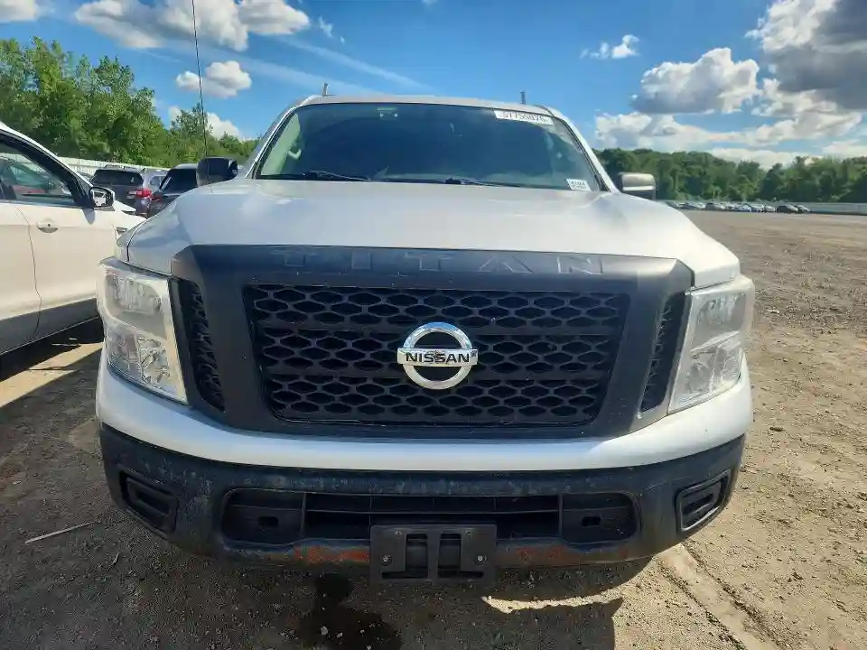 1N6AA1CJ6HN570706 2017 NISSAN TITAN-4