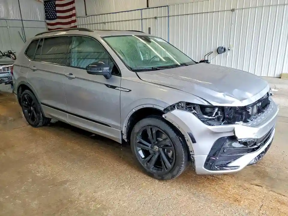 3VV8B7AX3RM086725 2024 VOLKSWAGEN TIGUAN-3