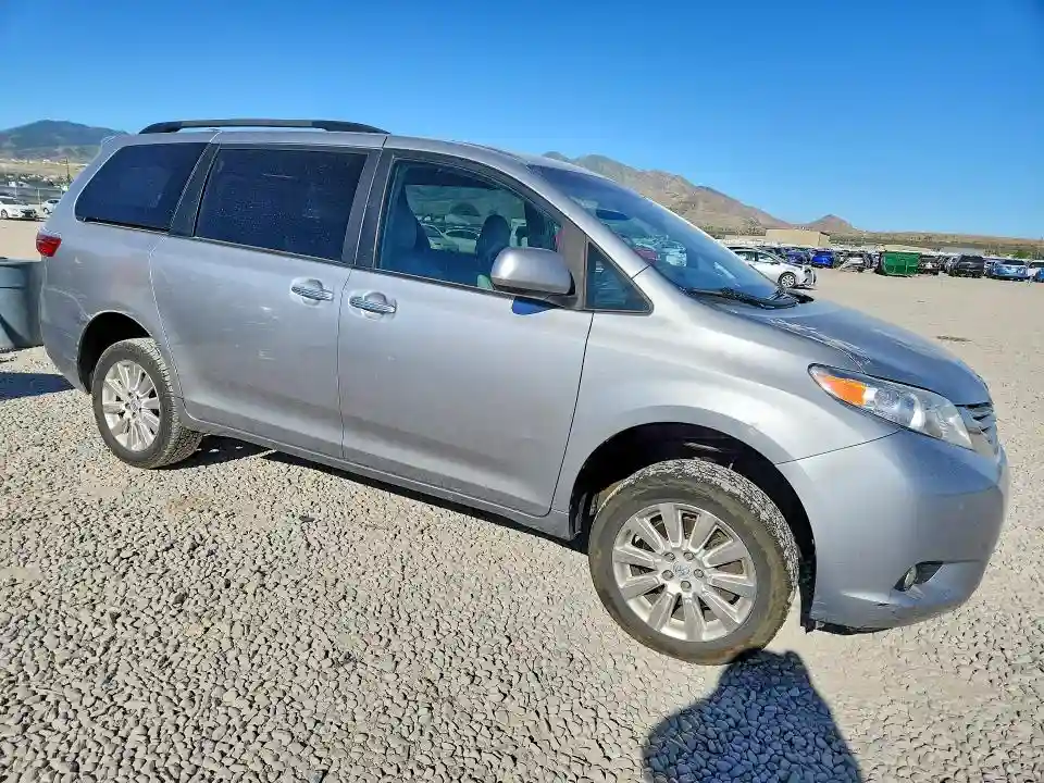 5TDDK3DC9FS117180 2015 TOYOTA SIENNA-3