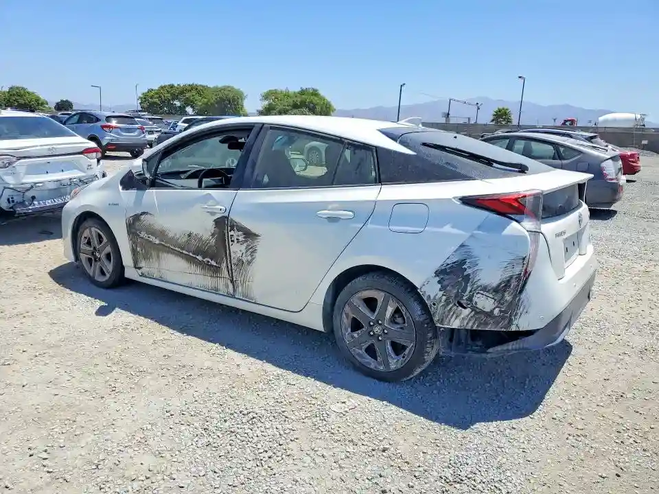 JTDKARFUXJ3551007 2018 TOYOTA PRIUS THRE-1
