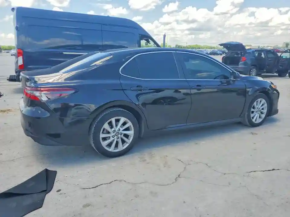 4T1R11AK9MU611276 2021 TOYOTA CAMRY-2