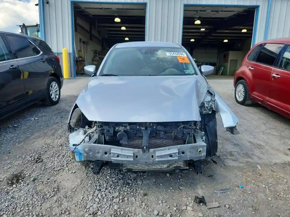 3MYDLBYV9JY328045 2018 TOYOTA YARIS-4