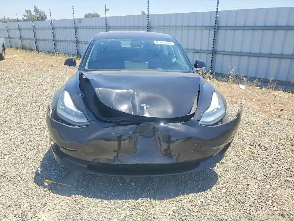 5YJ3E1EA8JF166064 2018 TESLA MODEL 3-4