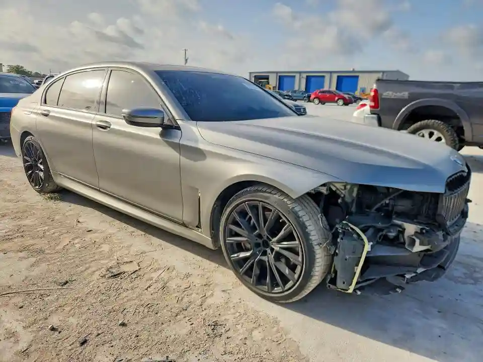 WBA7U2C03NCJ48155 2022 BMW 7 SERIES-3