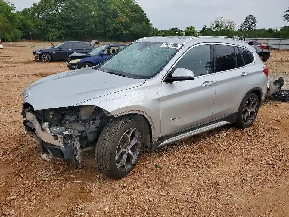 WBXHT3C36J5F90135 2018 BMW X1-0