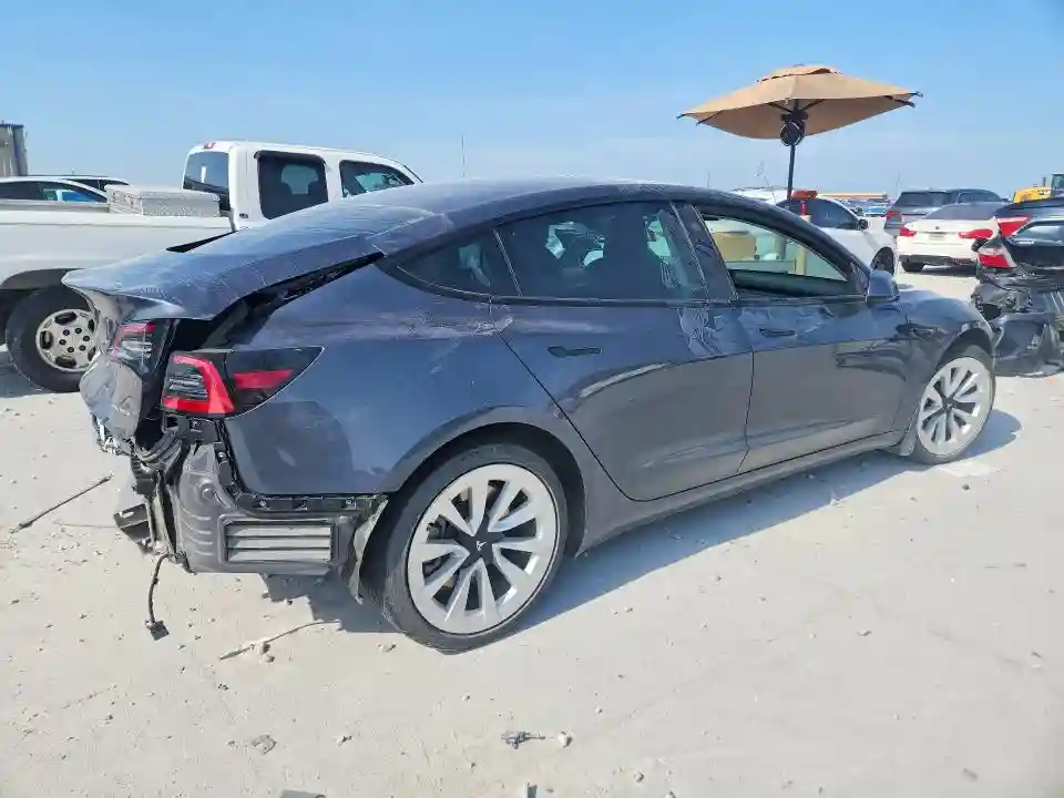 5YJ3E1EB9NF163933 2022 TESLA MODEL 3-2