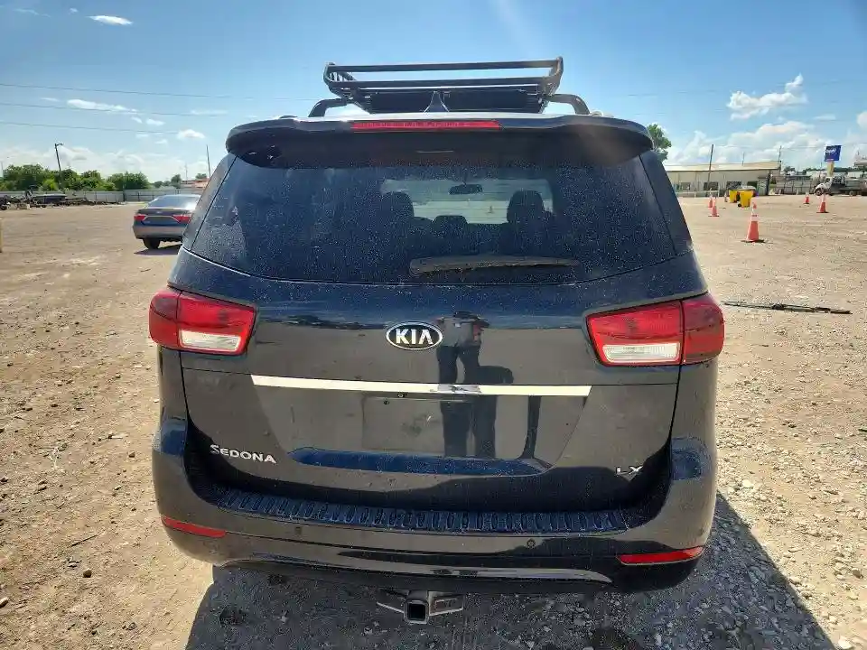 KNDMB5C10H6283814 2017 KIA SEDONA-5