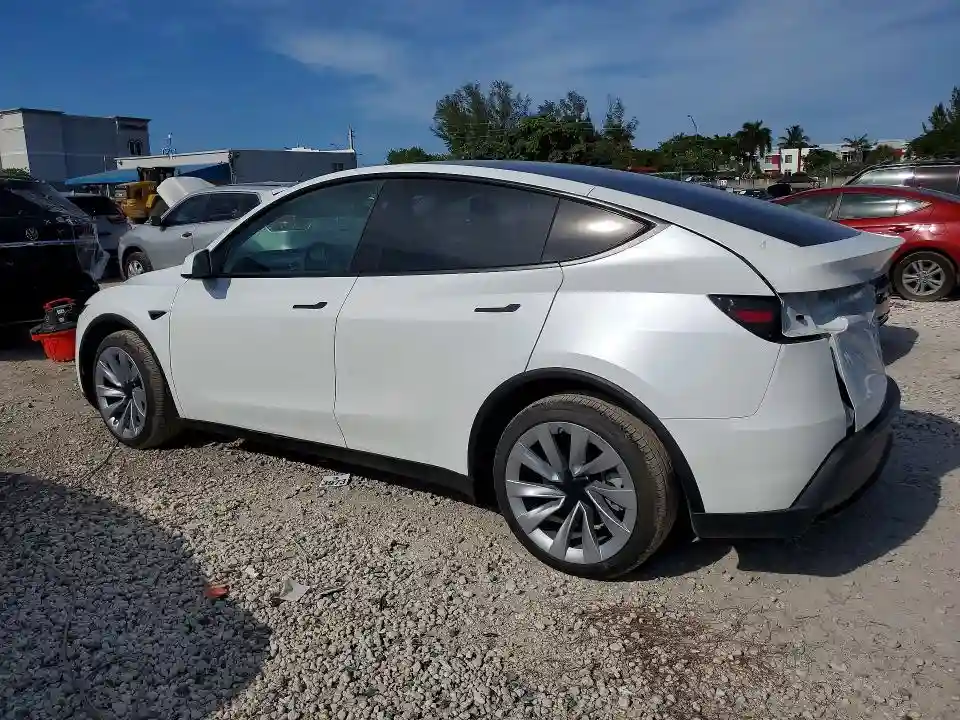 7SAYGDED9TA500973 2026 TESLA MODEL Y-1