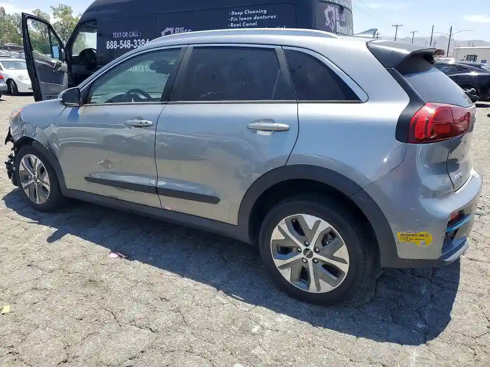 KNDCE3LG0N5135952 2022 KIA NIRO-1