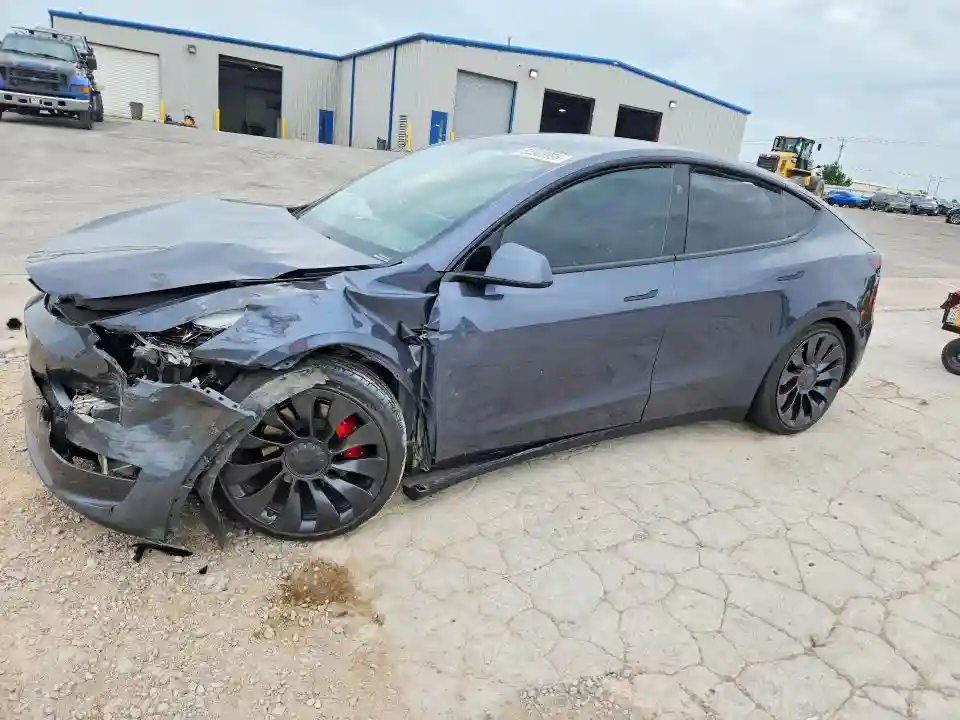 7SAYGDEF2PF813695 2023 TESLA MODEL Y-0