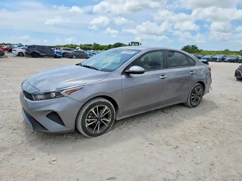 3KPF24AD3PE687277 2023 KIA FORTE-0