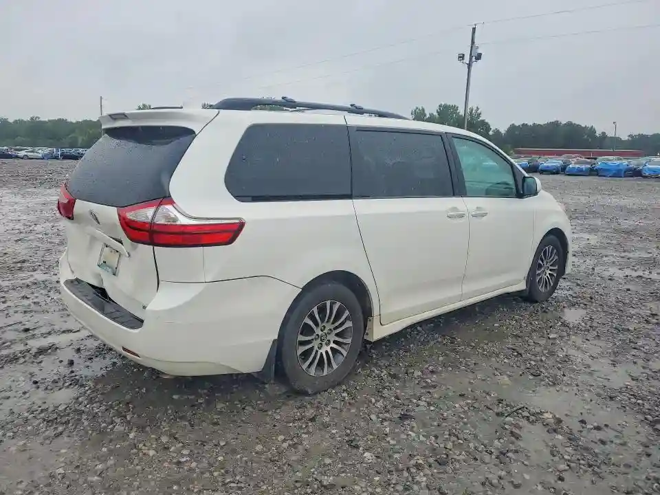 5TDYZ3DC8JS943458 2018 TOYOTA SIENNA-2