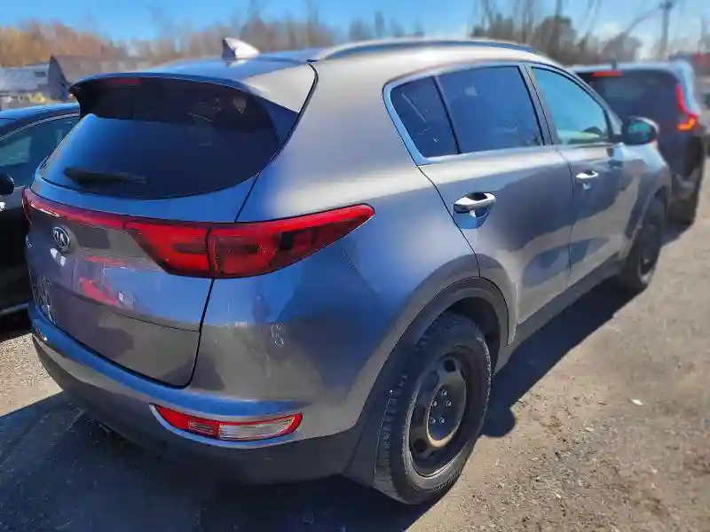 KNDPMCAC9J7452812 2018 KIA SPORTAGE-3