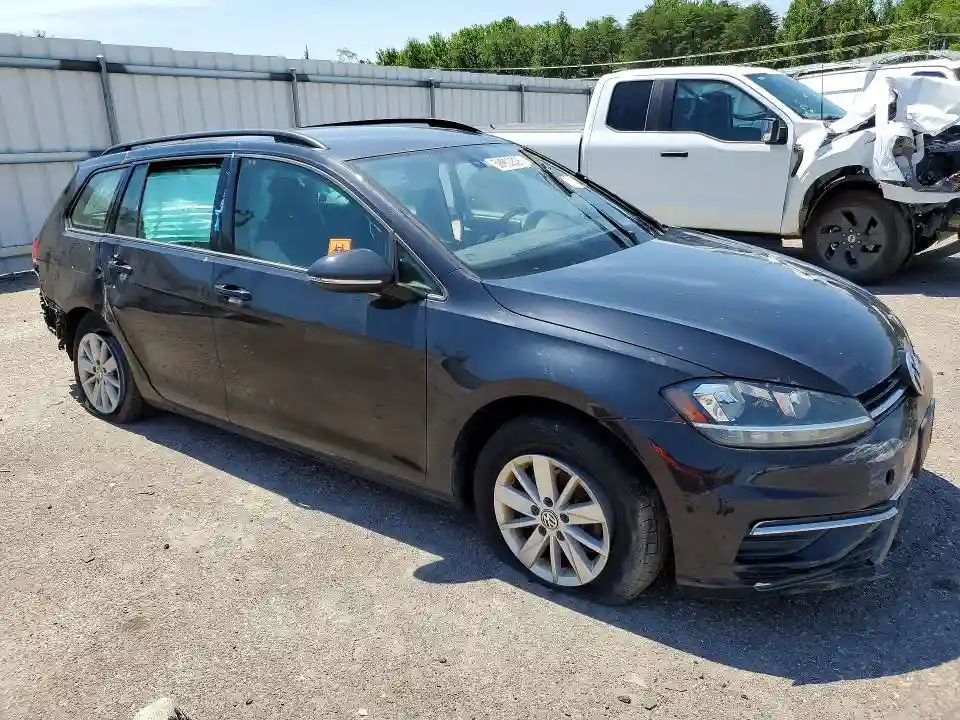 3VWD17AUXJM763440 2018 VOLKSWAGEN GOLF-3