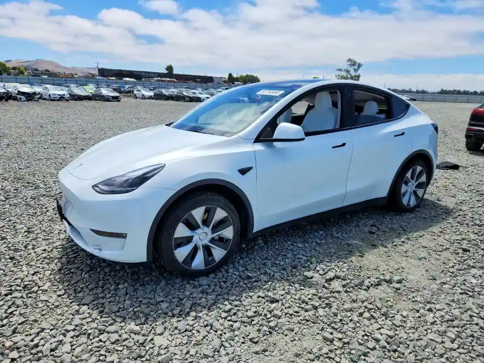 7SAYGAEE4PF683506 2023 TESLA MODEL Y-0