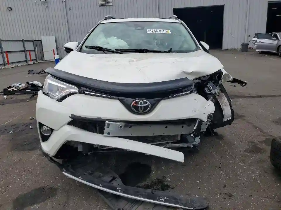 JTMYFREV2JJ205955 2018 TOYOTA RAV4-4