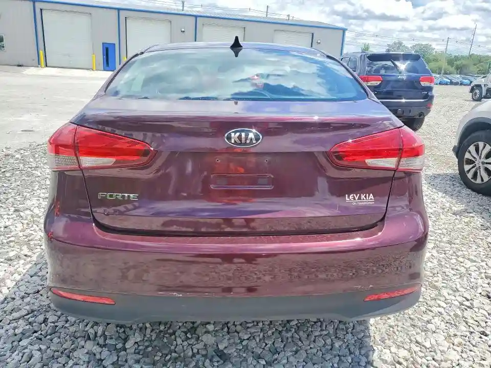 3KPFK4A72HE058492 2017 KIA FORTE-5