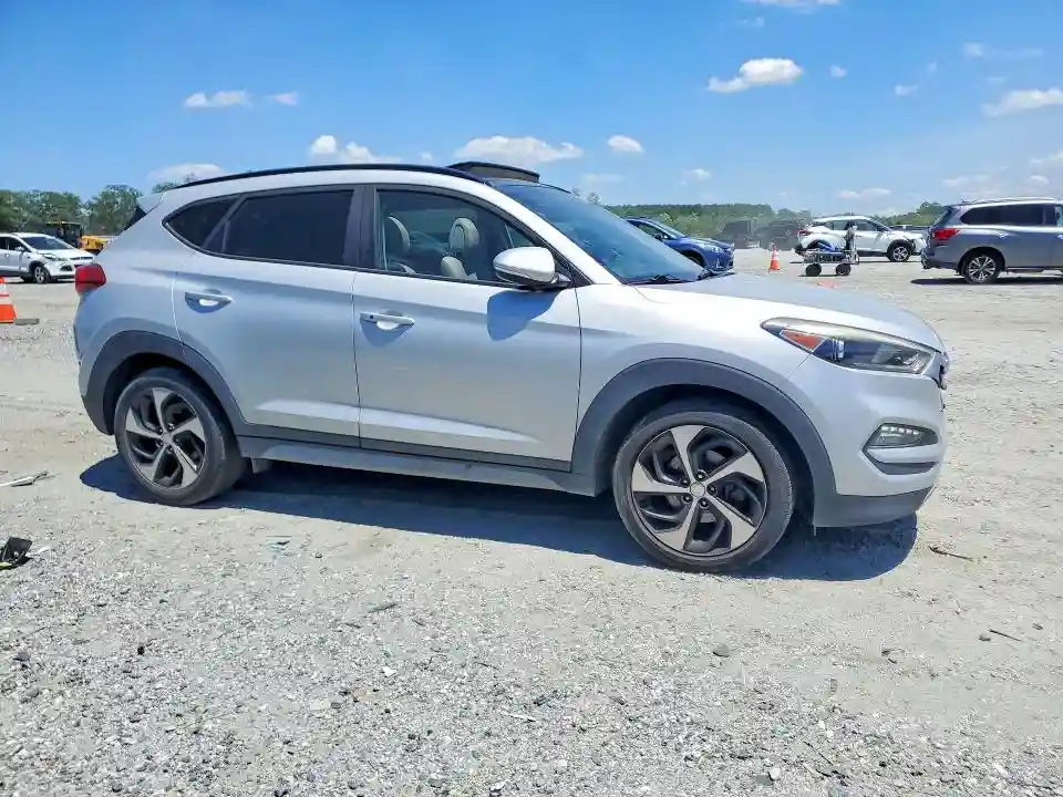 KM8J3CA24JU688765 2018 HYUNDAI TUCSON-3