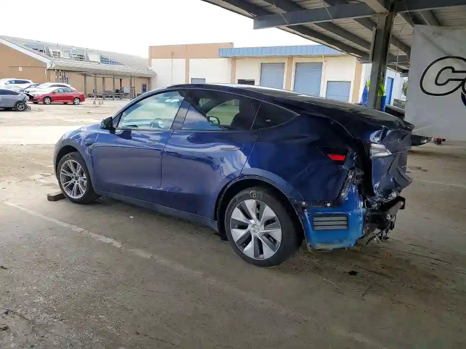 7SAYGAEE9NF559390 2022 TESLA MODEL Y-1
