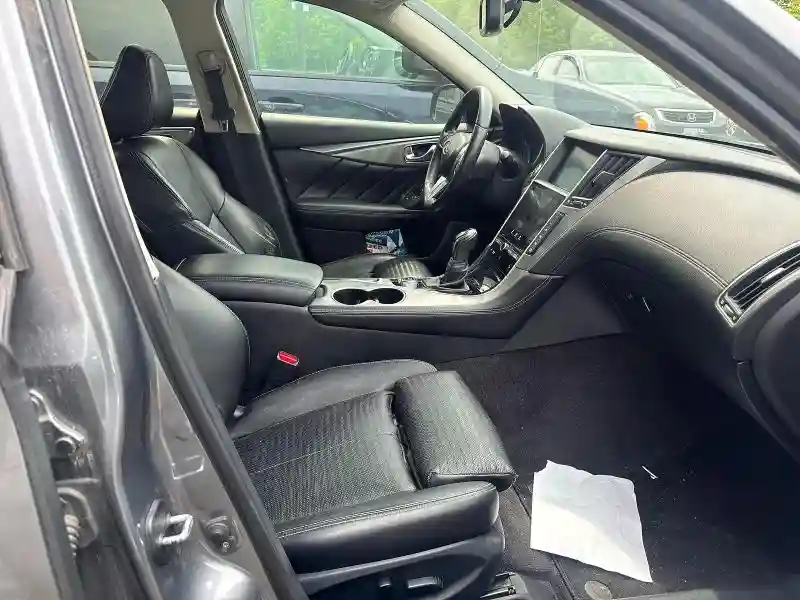 JN1EV7AR6JM611757 2018 INFINITI Q50-4