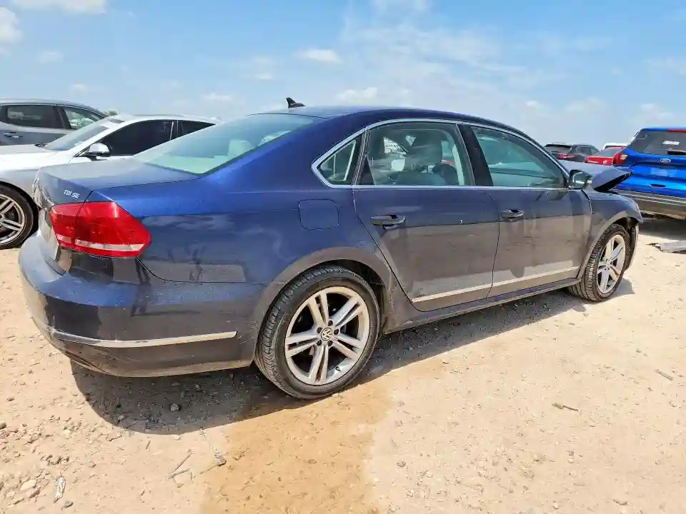 1VWBV7A36FC046982 2015 VOLKSWAGEN PASSAT-2