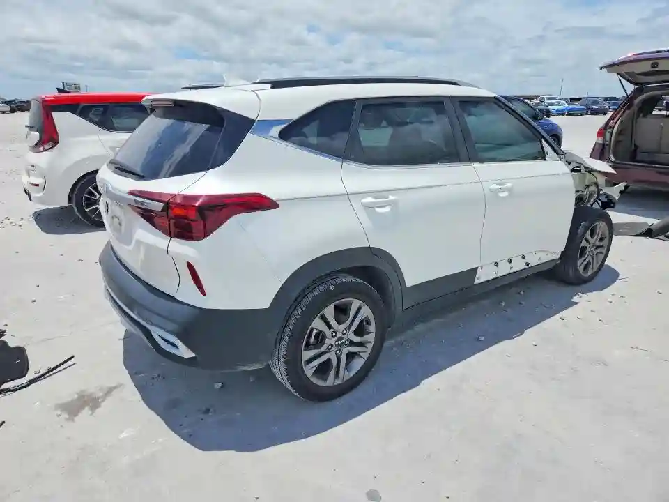 KNDEU2AA2N7237441 2022 KIA SELTOS-2