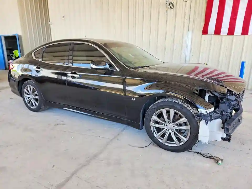 JN1BY1AP7GM220700 2016 INFINITI Q70-3