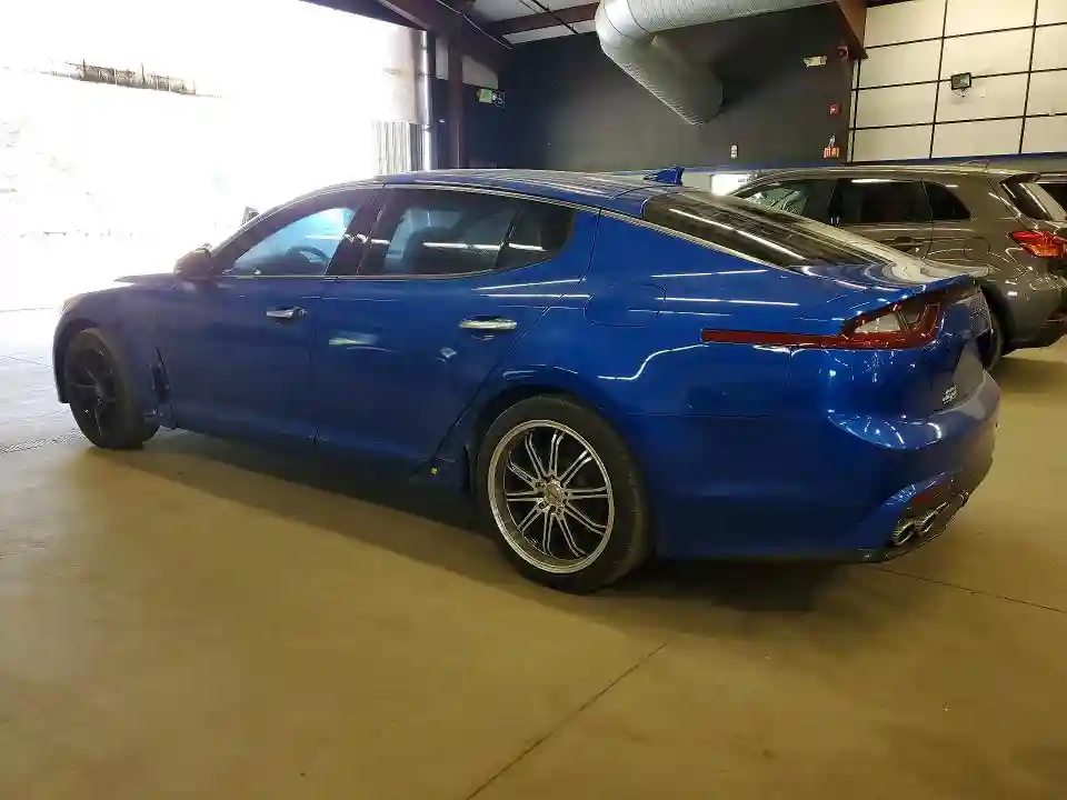 KNAE25LA8J6025967 2018 KIA STINGER-1