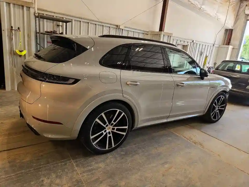 WP1AM2AY4RDA48257 2024 PORSCHE CAYENNE-2