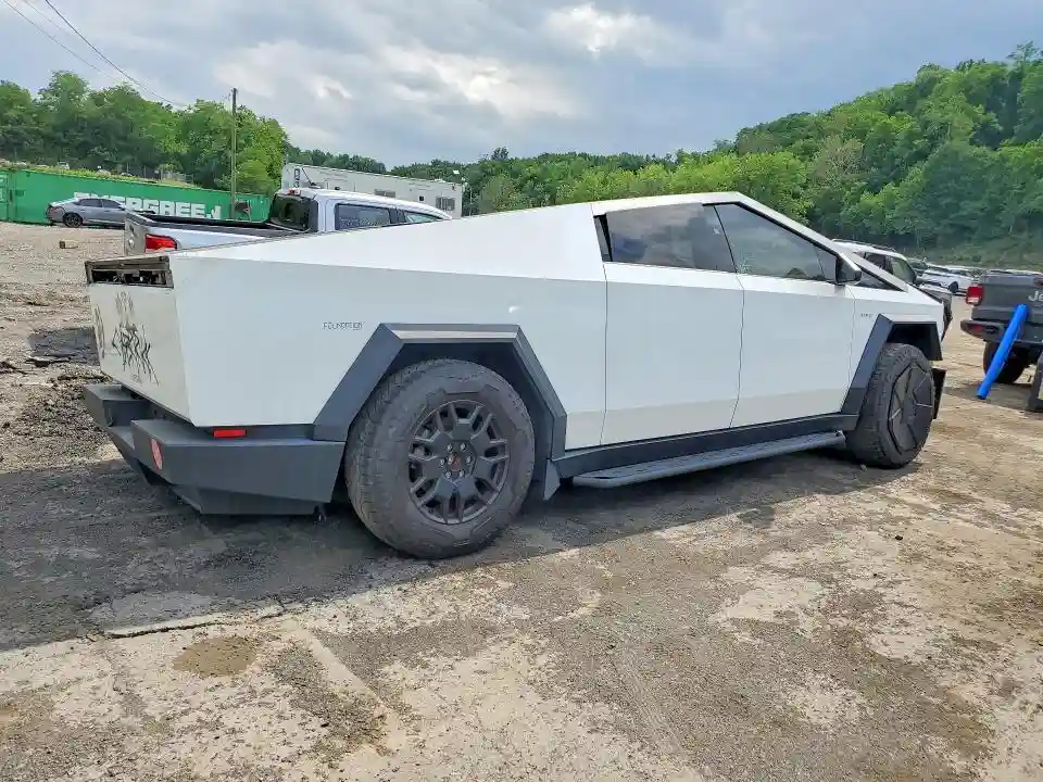 7G2CEHED7RA014463 2024 TESLA CYBERTRUCK-2