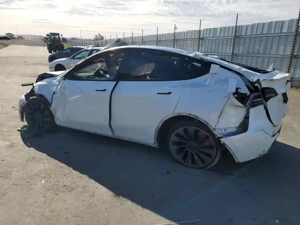 7SAYGDEF2PF863478 2023 TESLA MODEL Y-1