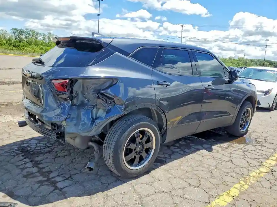 3GNKBHR44MS585520 2021 CHEVROLET BLAZER-2