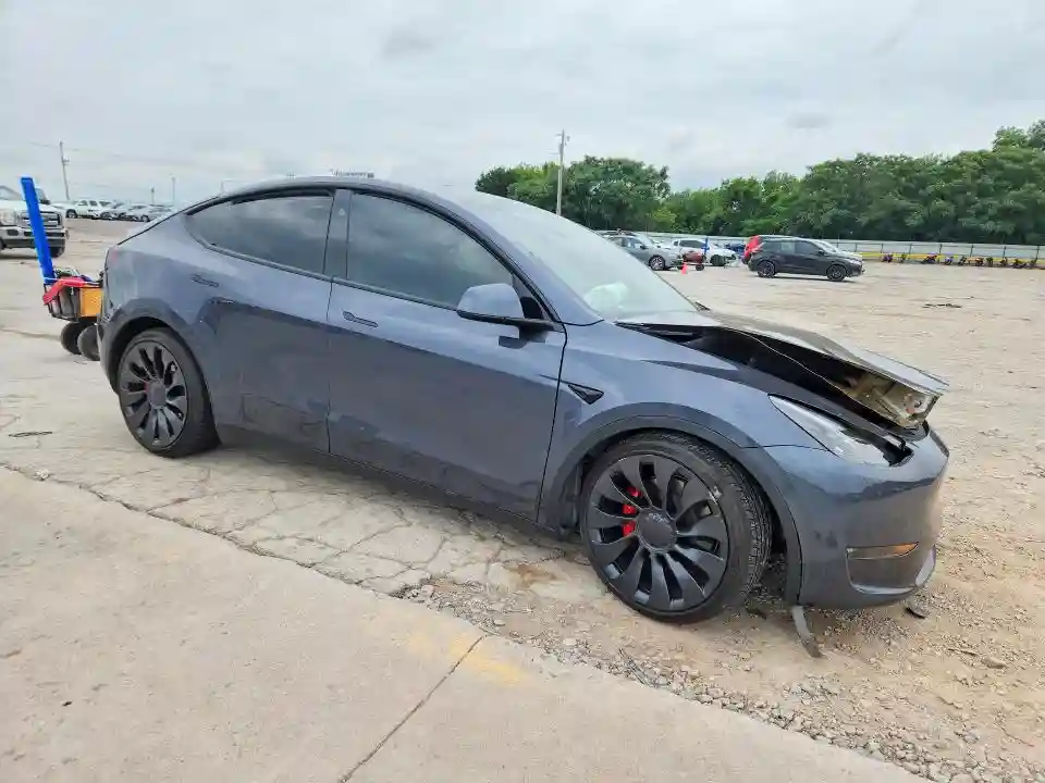 7SAYGDEF2PF813695 2023 TESLA MODEL Y-3