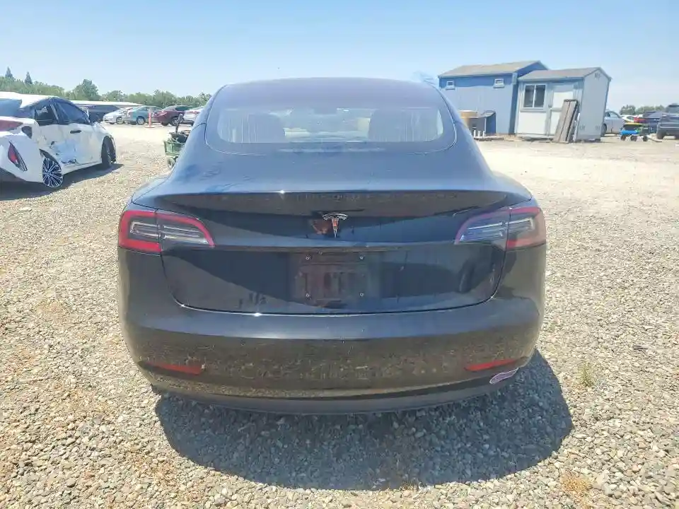 5YJ3E1EA8JF166064 2018 TESLA MODEL 3-5