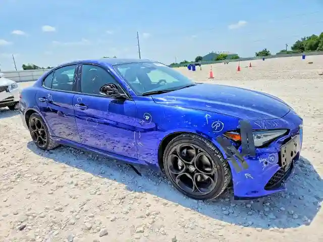 ZARFANBN6P7670477 2023 ALFA ROMEO GIULIA-3