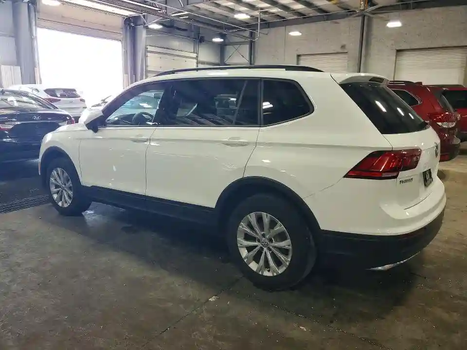 3VV0B7AX8JM047968 2018 VOLKSWAGEN TIGUAN-1