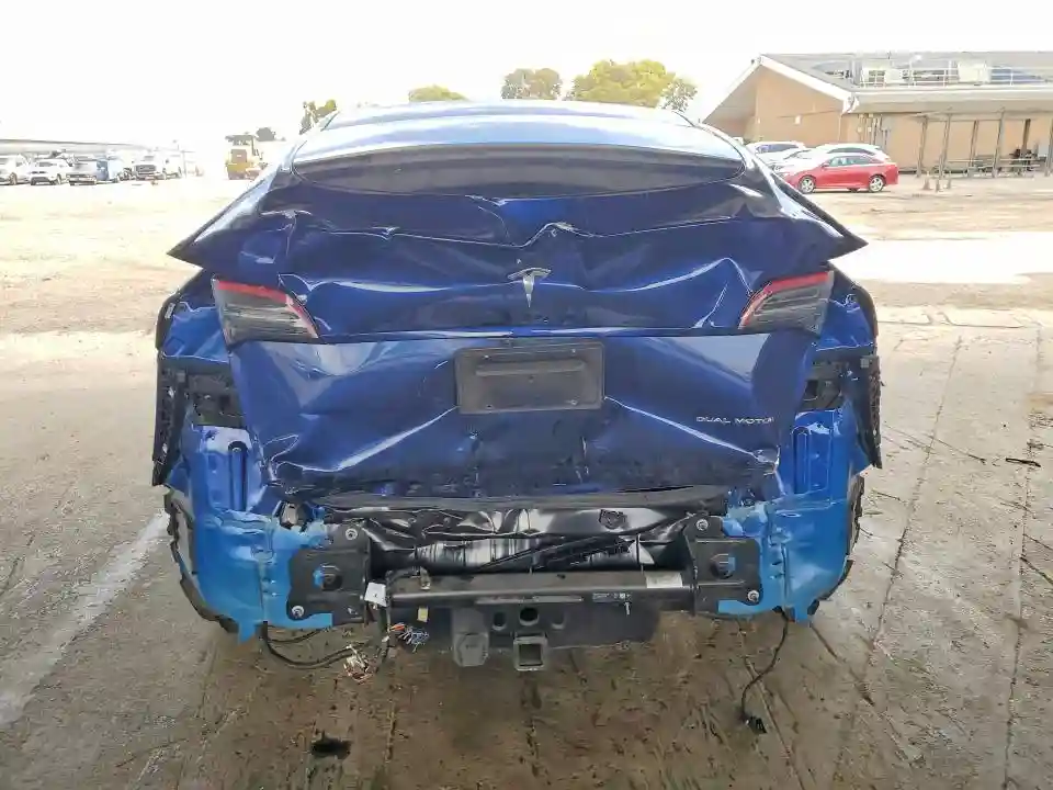 7SAYGAEE9NF559390 2022 TESLA MODEL Y-5
