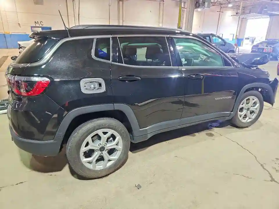 3C4NJDBN0ST597532 2025 JEEP COMPASS-2