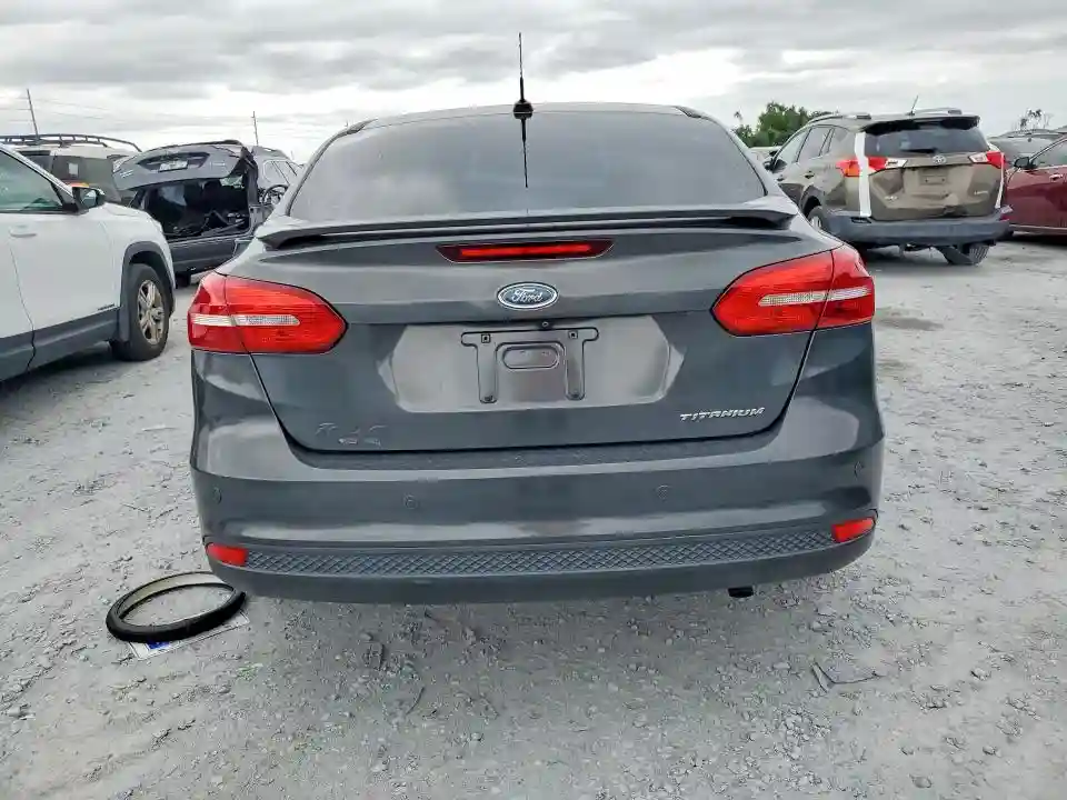 1FADP3J2XJL294124 2018 FORD FOCUS-5