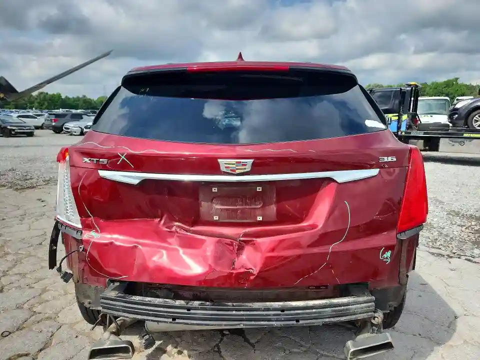 1GYKNBRS7HZ302560 2017 CADILLAC XT5-5