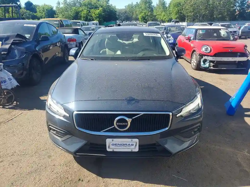 7JRA22TKXMG080302 2021 VOLVO S60-4
