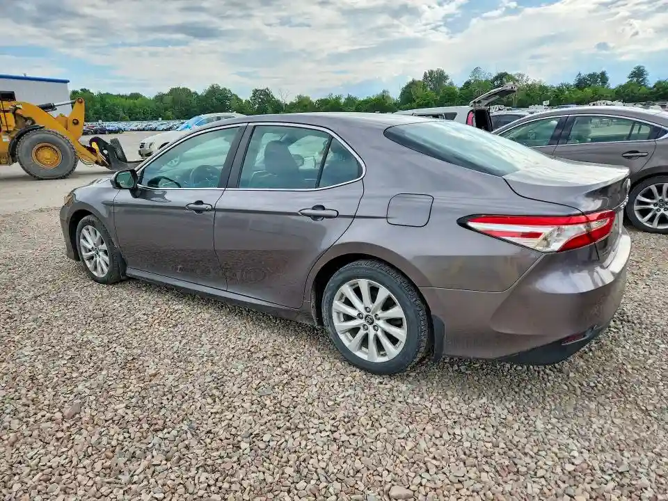 4T1B11HK0JU671840 2018 TOYOTA CAMRY-1