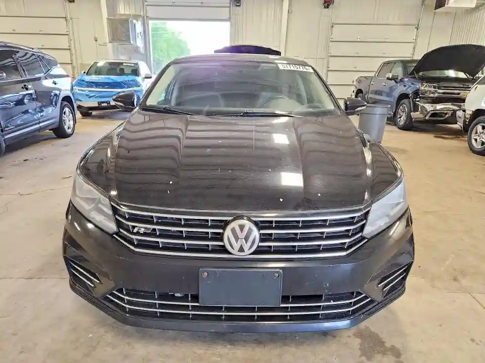 1VWDT7A35HC066030 2017 VOLKSWAGEN PASSAT-4