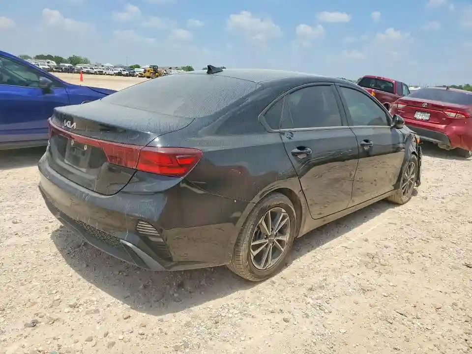 3KPF24AD0RE837672 2024 KIA FORTE-2