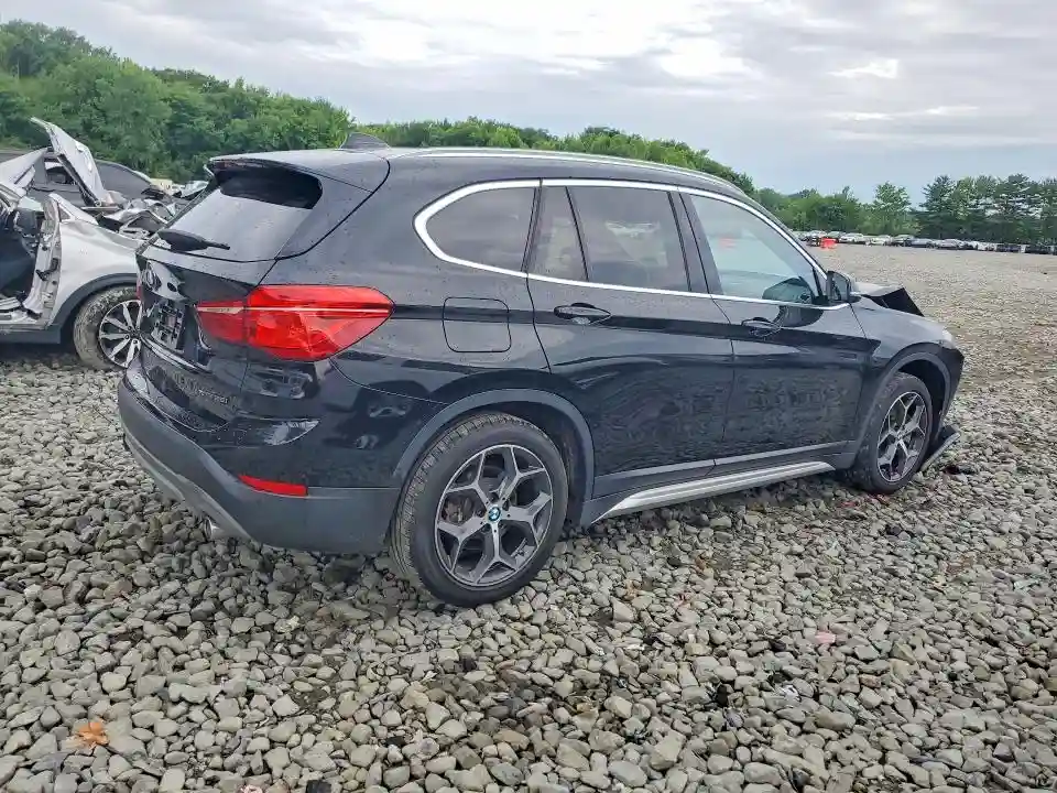 WBXHT3C3XJ5L30544 2018 BMW X1-2