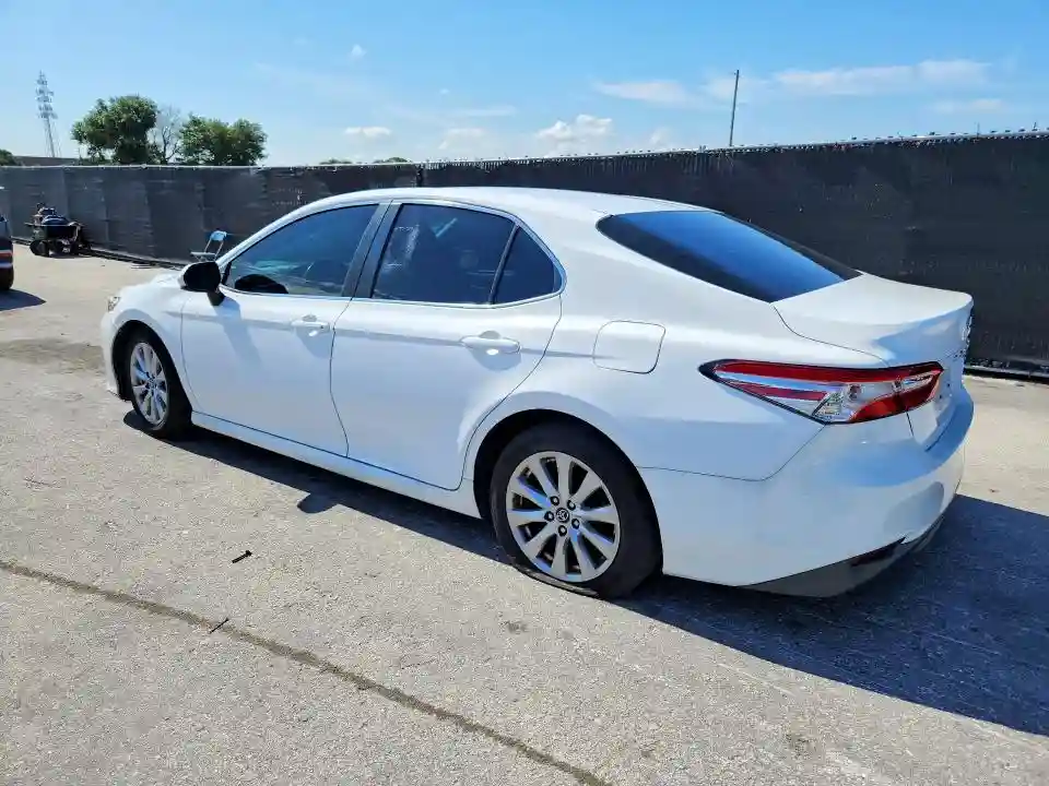 4T1B11HK3JU050432 2018 TOYOTA CAMRY-1