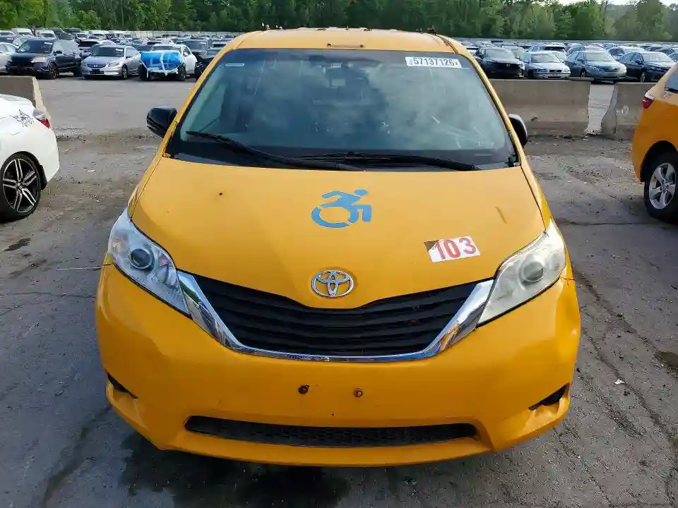 5TDZK3DC2GS718146 2016 TOYOTA SIENNA-4
