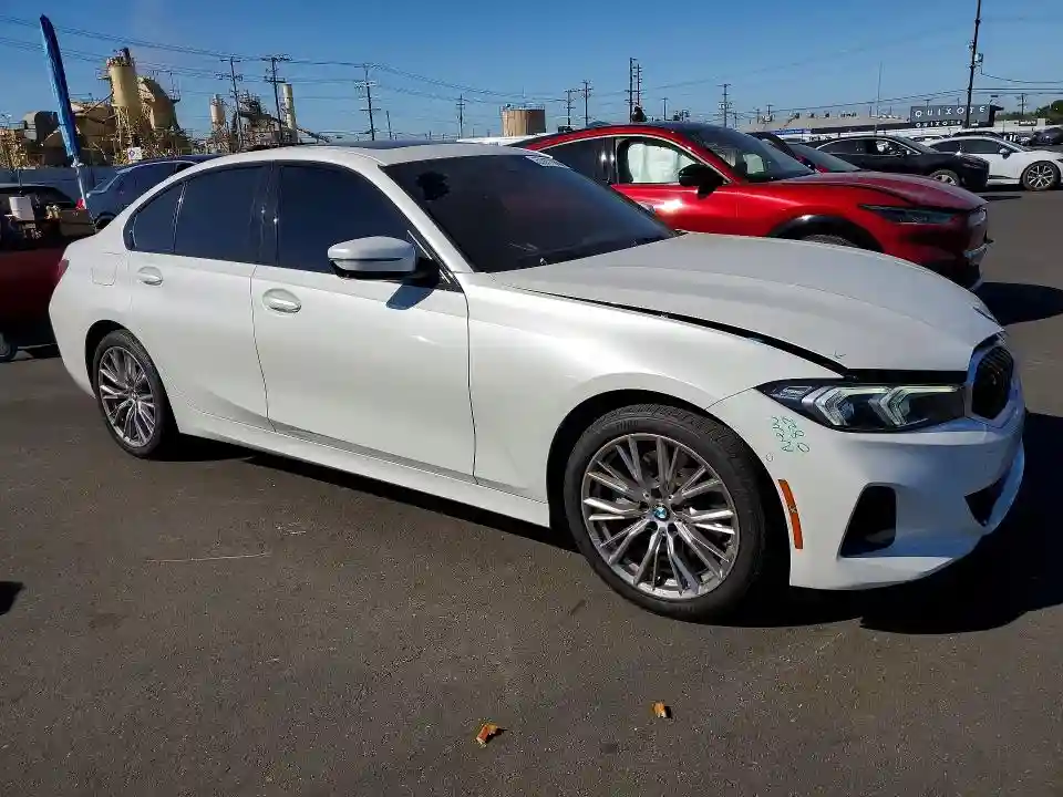 3MW69FF03P8D23739 2023 BMW 3 SERIES-3