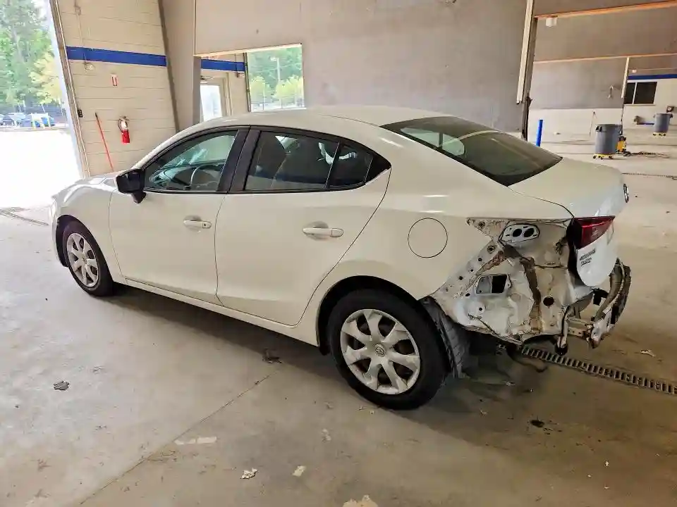 3MZBN1U71JM209198 2018 MAZDA 3-1