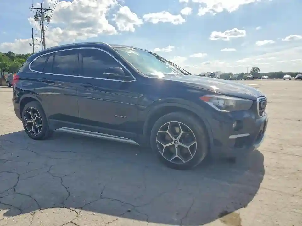 WBXHU7C32J5H41735 2018 BMW X1-3